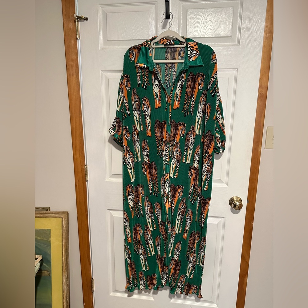 Dressed in LALA, Oversized Plissé Dress in Tiger Tales